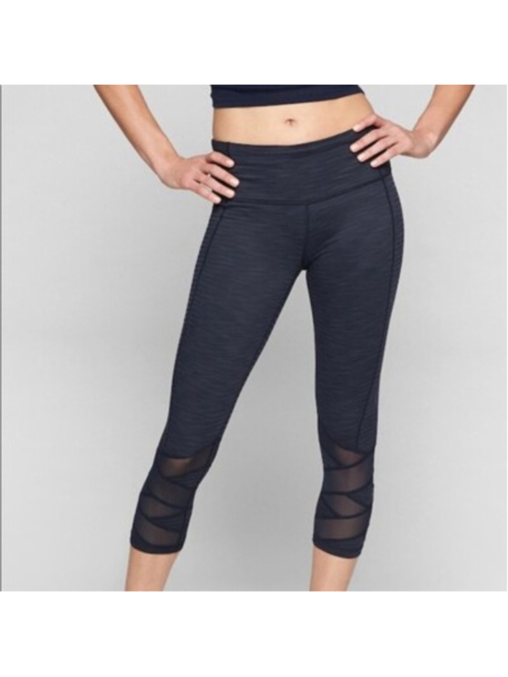 Athleta Mantra Jacquard Mesh Leggings Cropped Capri black Small minimalist